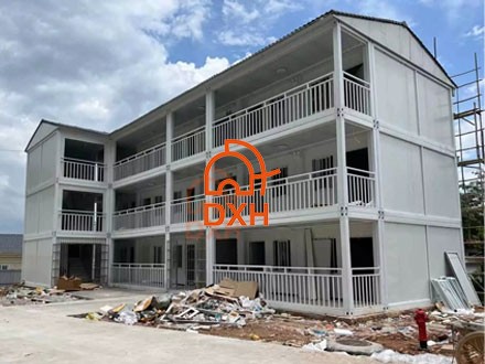 Afneembaar containerhuisproject in Xinjiang-slaapzaal: een warm huis in de Gobi-woestijn
