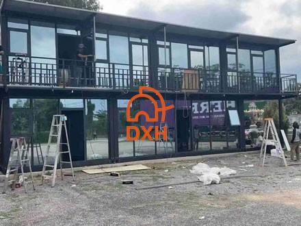 Thailand Project: Veelzijdige containerwoningen voor personeel en reizigers